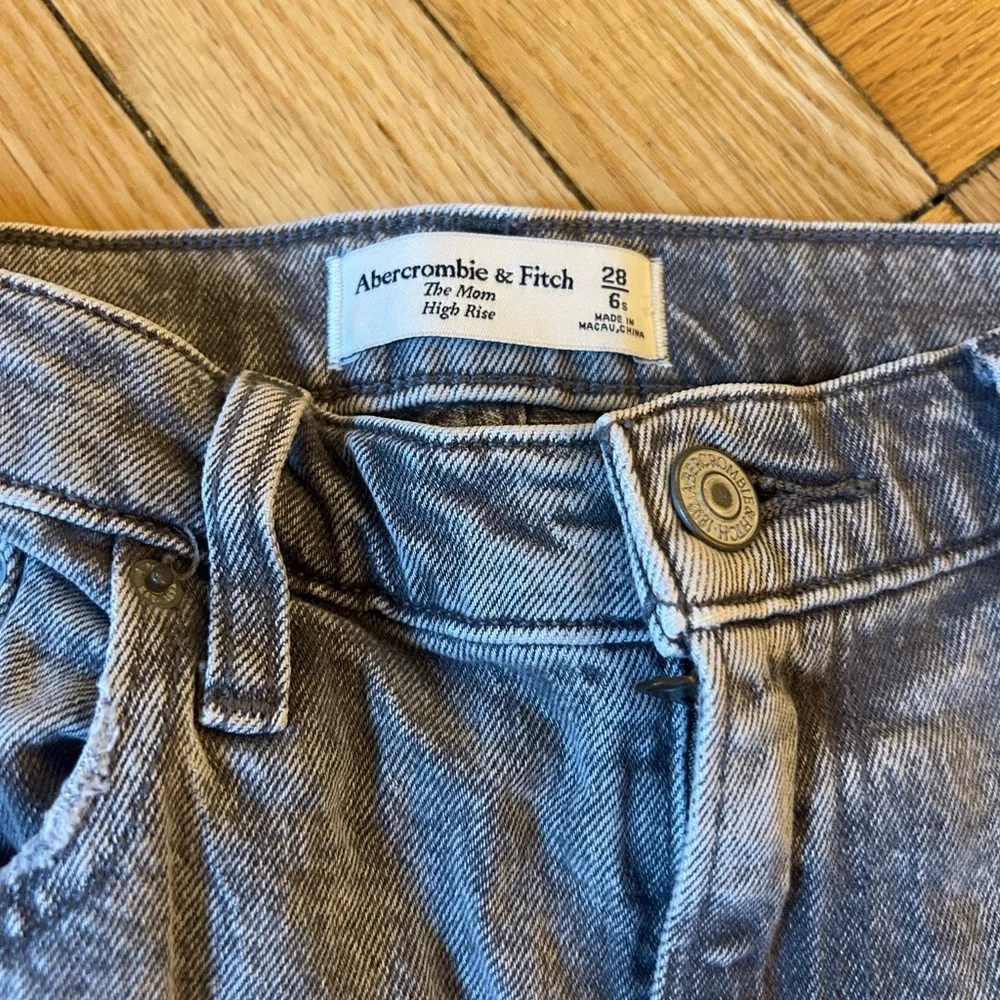 Abercrombie & Fitch Gray High Rise Jeans - Picture 2 of 2